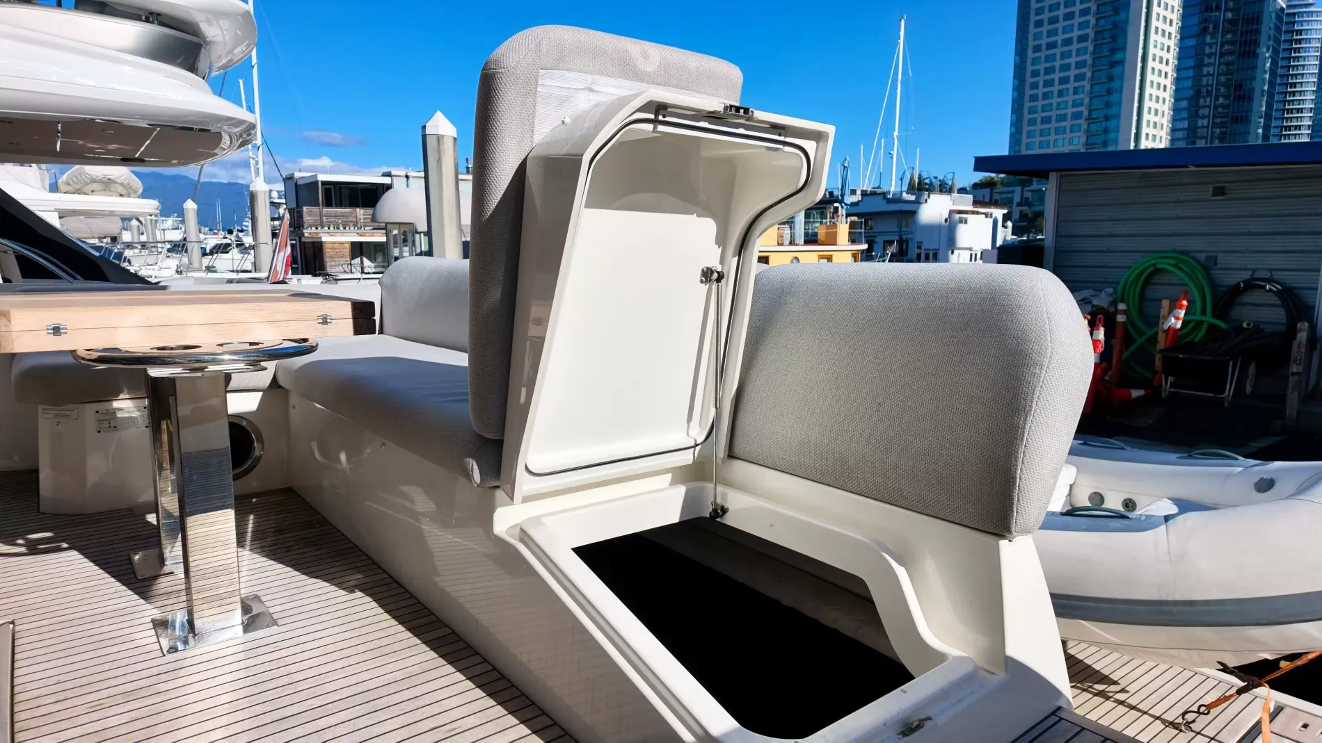 Pre-Owned 2022 Prestige 590 Fly for Sale | Vancouver, BC | M&P Yacht Centre | 697bac93f6038689a0043c9e