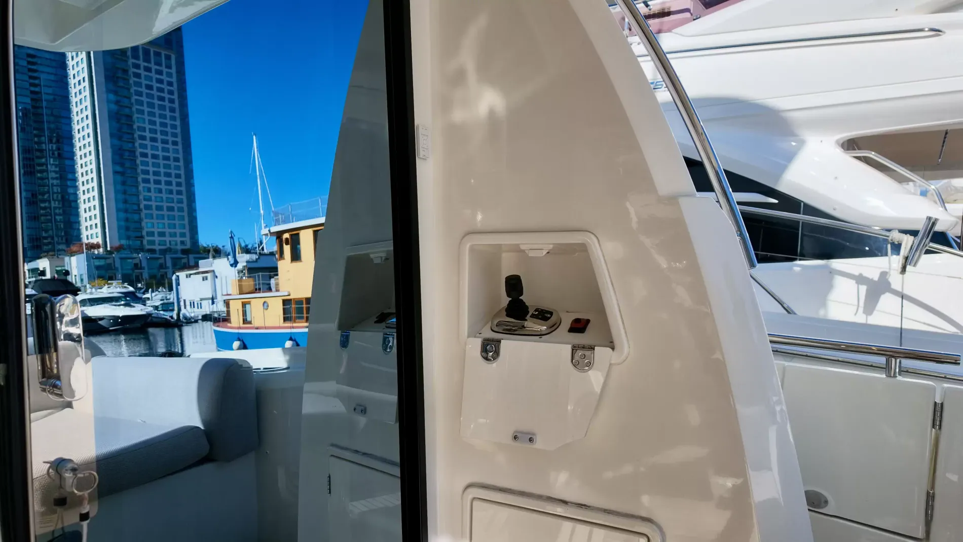 Pre-Owned 2022 Prestige 590 Fly for Sale | Vancouver, BC | M&P Yacht Centre | 697bac93f6038689a0043c9e