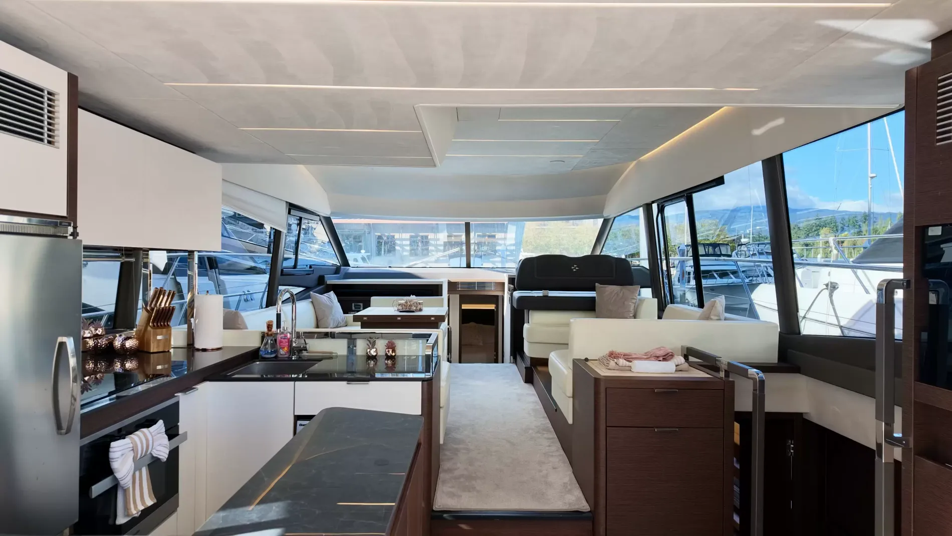 Pre-Owned 2022 Prestige 590 Fly for Sale | Vancouver, BC | M&P Yacht Centre | 697bac93f6038689a0043c9e