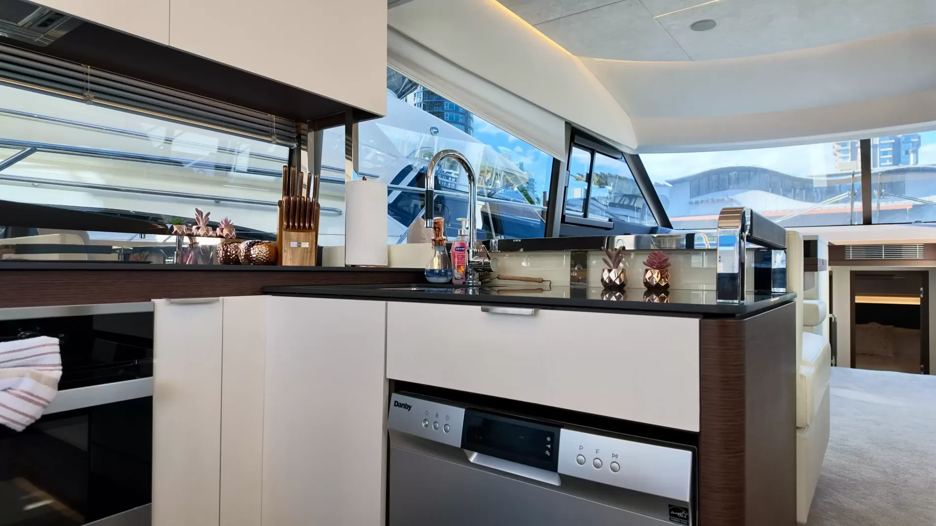 Pre-Owned 2022 Prestige 590 Fly for Sale | Vancouver, BC | M&P Yacht Centre | 697bac93f6038689a0043c9e