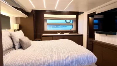 Pre-Owned 2022 Prestige 590 Fly for Sale | Vancouver, BC | M&P Yacht Centre | 697bac93f6038689a0043c9e