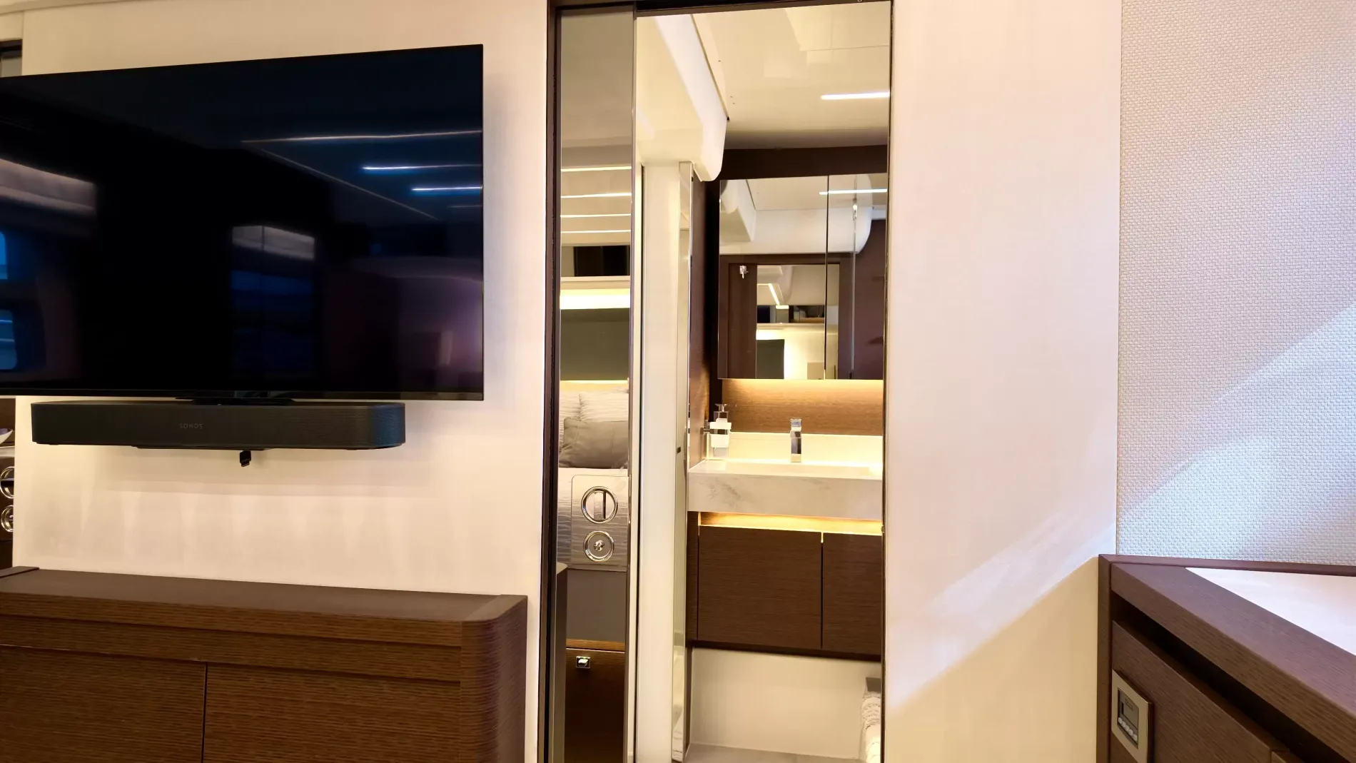 Pre-Owned 2022 Prestige 590 Fly for Sale | Vancouver, BC | M&P Yacht Centre | 697bac93f6038689a0043c9e