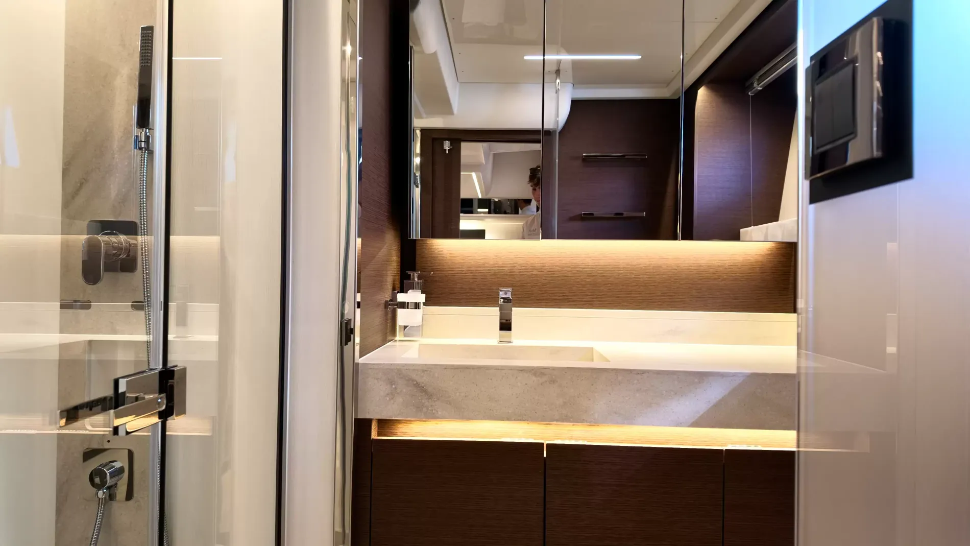 Pre-Owned 2022 Prestige 590 Fly for Sale | Vancouver, BC | M&P Yacht Centre | 697bac93f6038689a0043c9e
