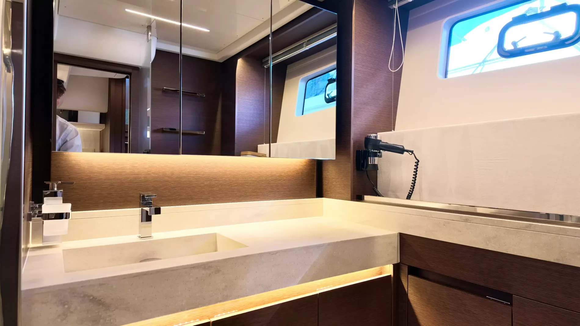 Pre-Owned 2022 Prestige 590 Fly for Sale | Vancouver, BC | M&P Yacht Centre | 697bac93f6038689a0043c9e
