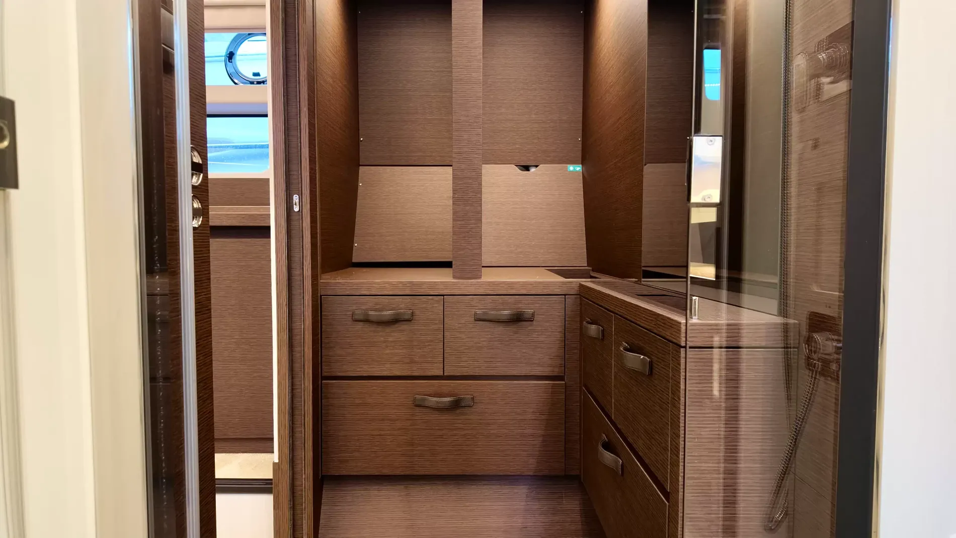 Pre-Owned 2022 Prestige 590 Fly for Sale | Vancouver, BC | M&P Yacht Centre | 697bac93f6038689a0043c9e