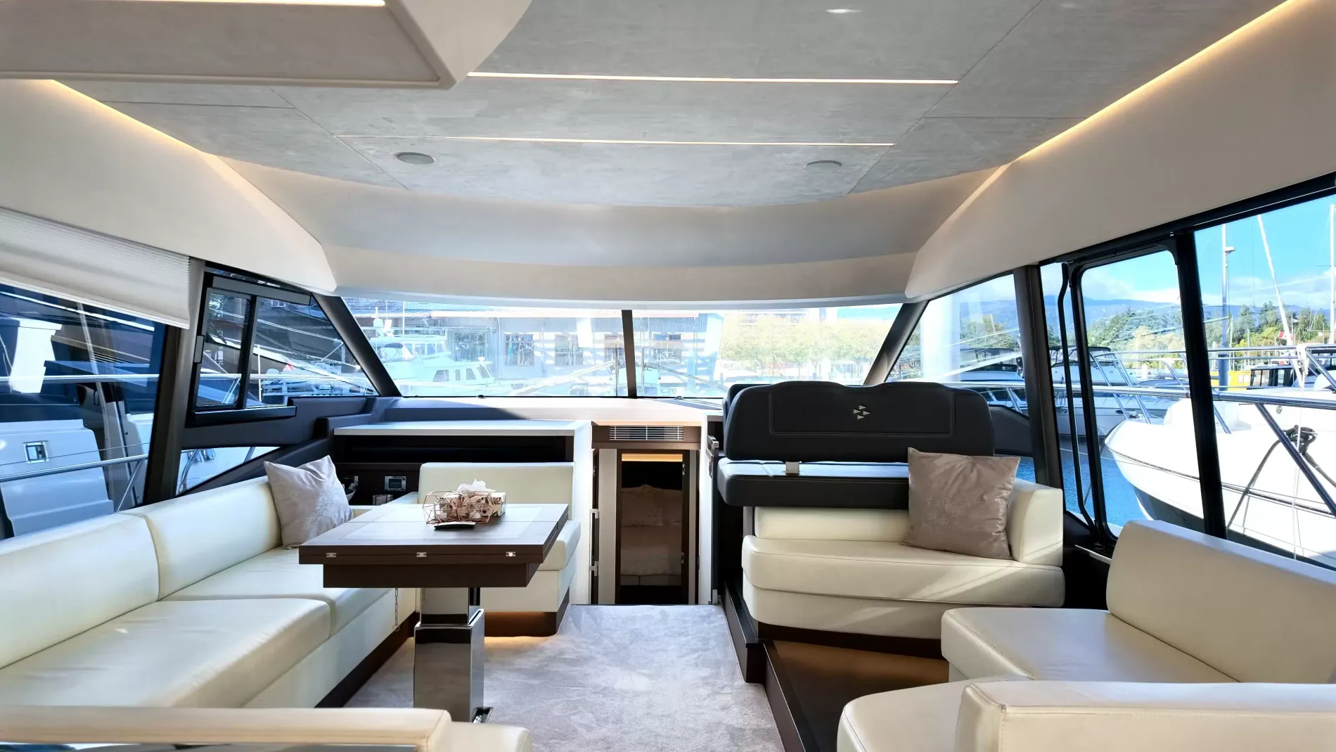 Pre-Owned 2022 Prestige 590 Fly for Sale | Vancouver, BC | M&P Yacht Centre | 697bac93f6038689a0043c9e