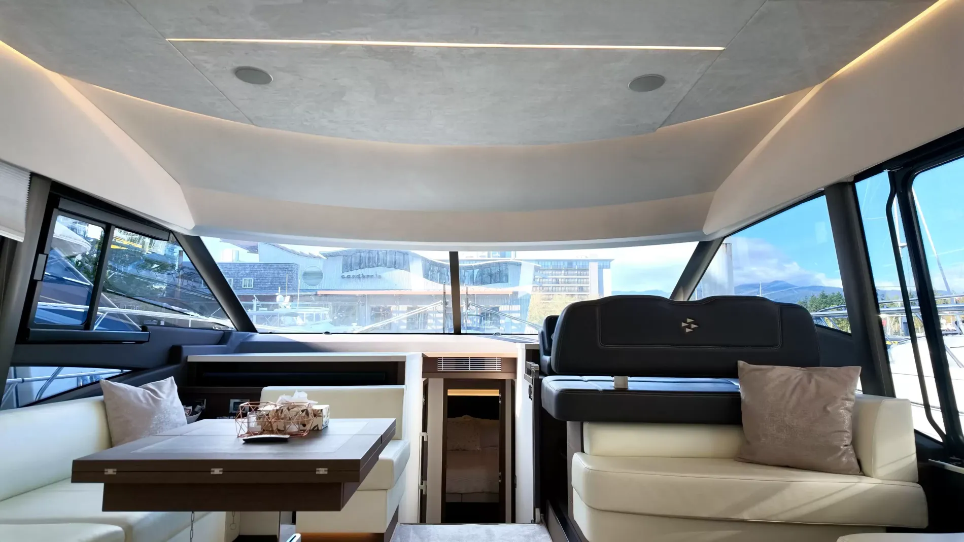 Pre-Owned 2022 Prestige 590 Fly for Sale | Vancouver, BC | M&P Yacht Centre | 697bac93f6038689a0043c9e