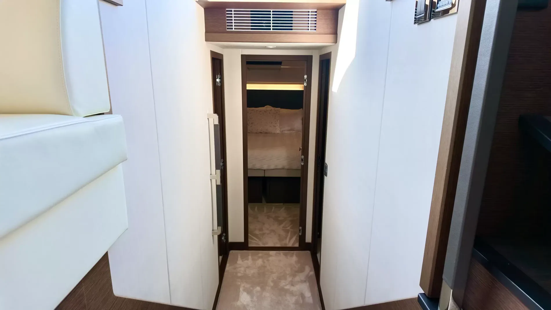 Pre-Owned 2022 Prestige 590 Fly for Sale | Vancouver, BC | M&P Yacht Centre | 697bac93f6038689a0043c9e