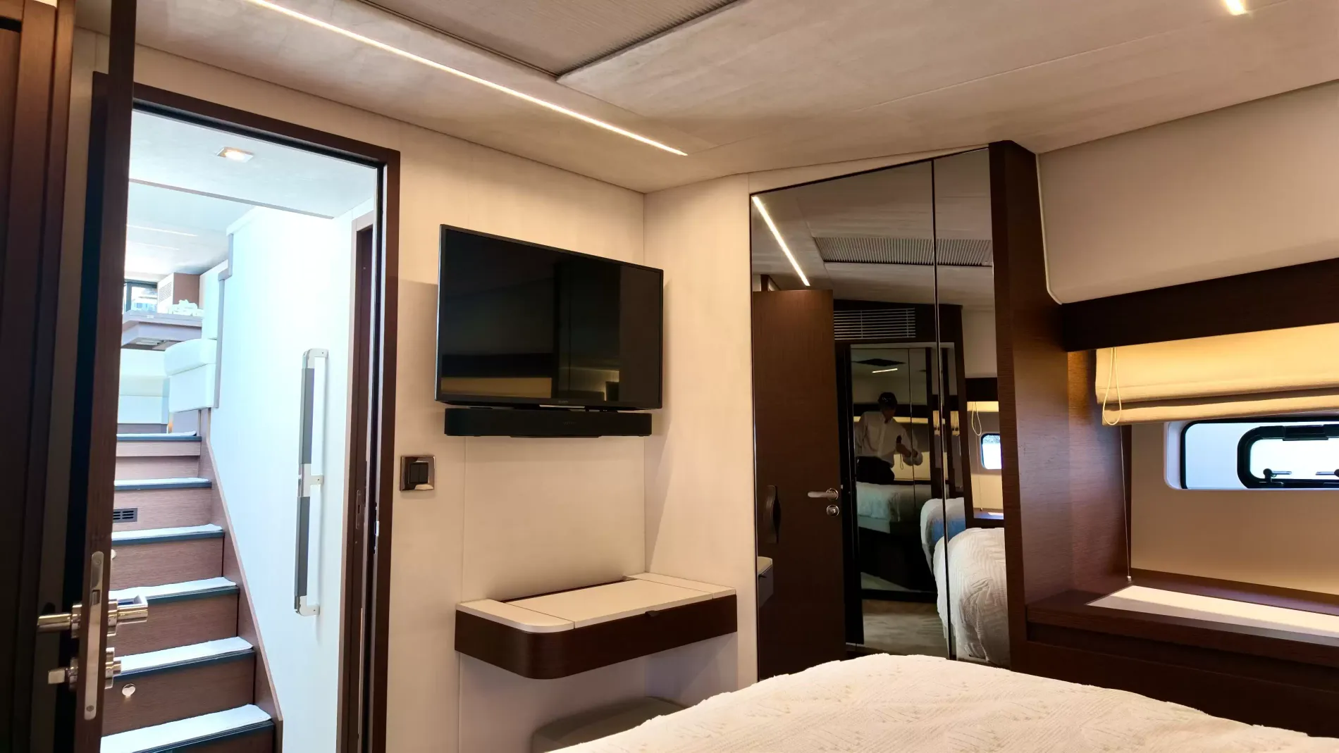 Pre-Owned 2022 Prestige 590 Fly for Sale | Vancouver, BC | M&P Yacht Centre | 697bac93f6038689a0043c9e