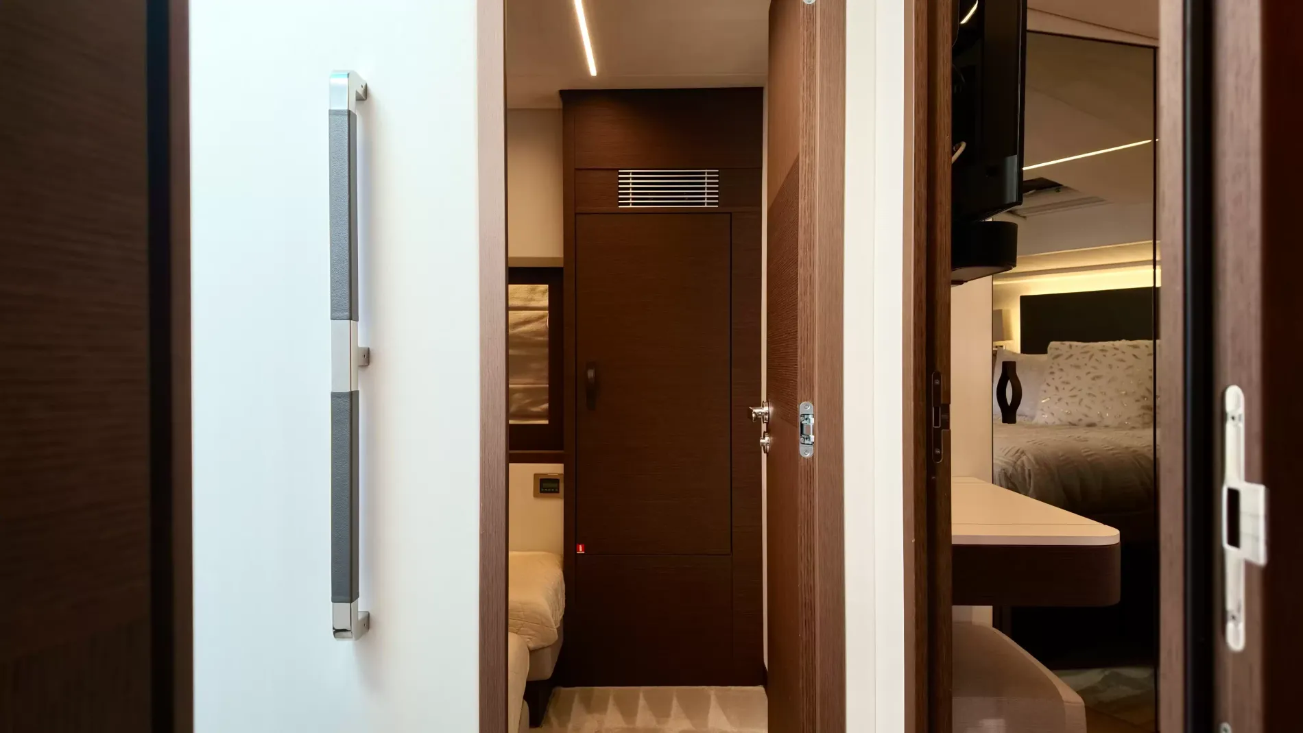 Pre-Owned 2022 Prestige 590 Fly for Sale | Vancouver, BC | M&P Yacht Centre | 697bac93f6038689a0043c9e