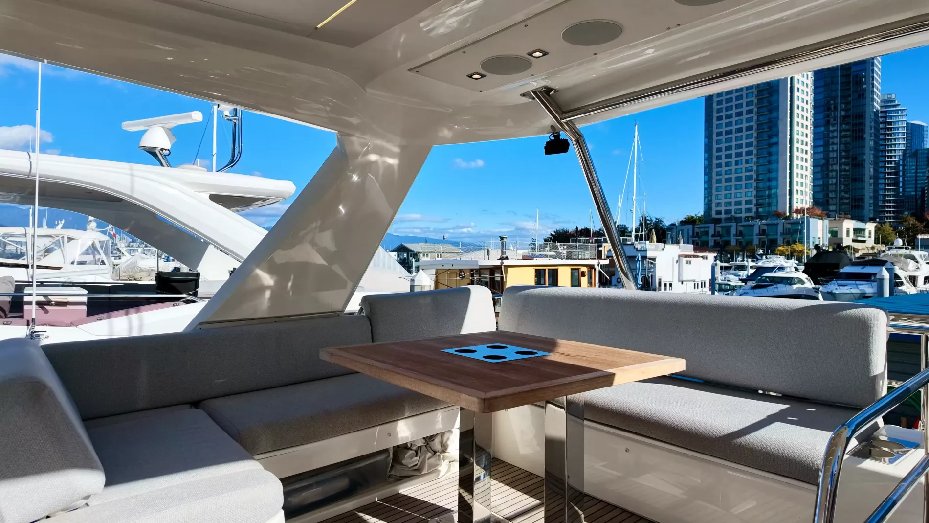 Pre-Owned 2022 Prestige 590 Fly for Sale | Vancouver, BC | M&P Yacht Centre | 697bac93f6038689a0043c9e