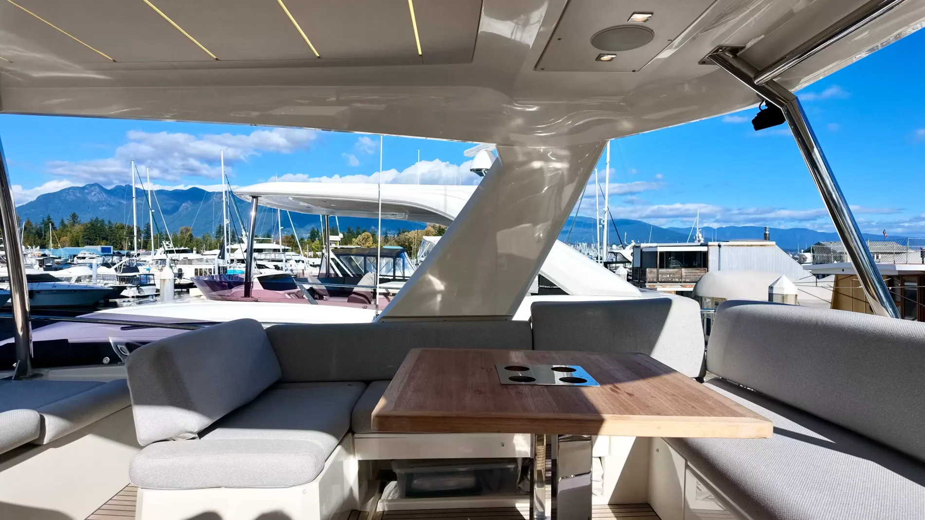 Pre-Owned 2022 Prestige 590 Fly for Sale | Vancouver, BC | M&P Yacht Centre | 697bac93f6038689a0043c9e