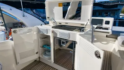 Pre-Owned 2022 Prestige 590 Fly for Sale | Vancouver, BC | M&P Yacht Centre | 697bac93f6038689a0043c9e