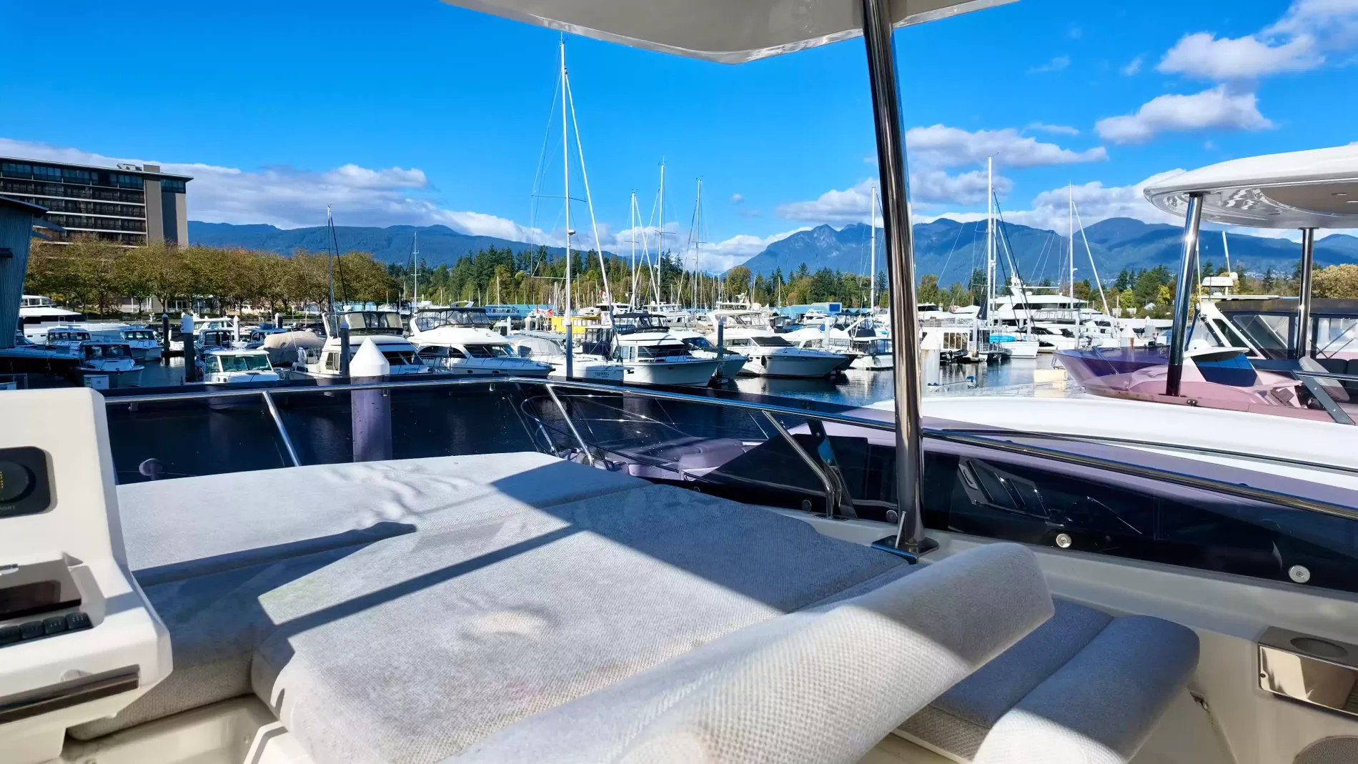 Pre-Owned 2022 Prestige 590 Fly for Sale | Vancouver, BC | M&P Yacht Centre | 697bac93f6038689a0043c9e