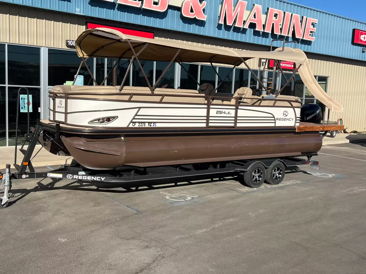 2017 Regency 254 LE-2