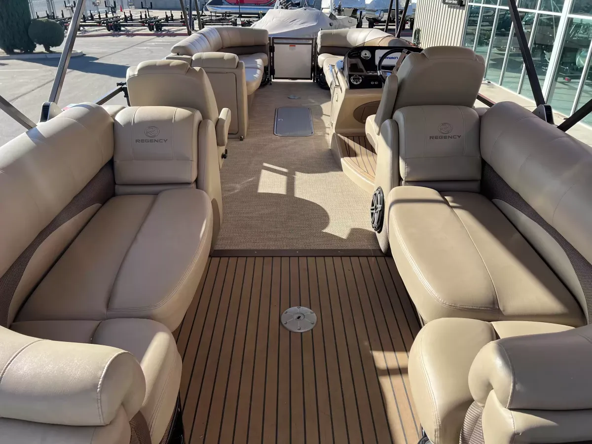 2017 Regency 254 LE-4