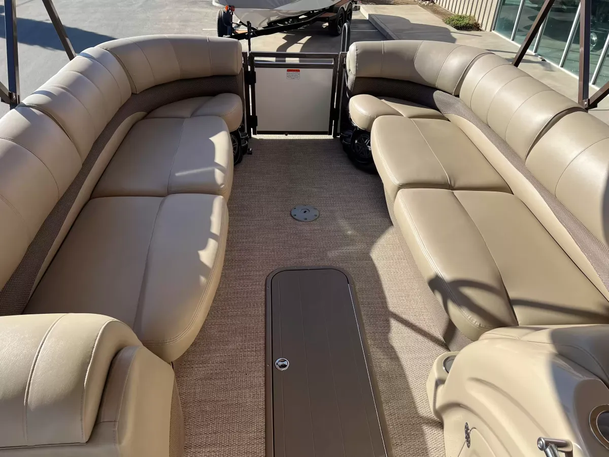 2017 Regency 254 LE-5