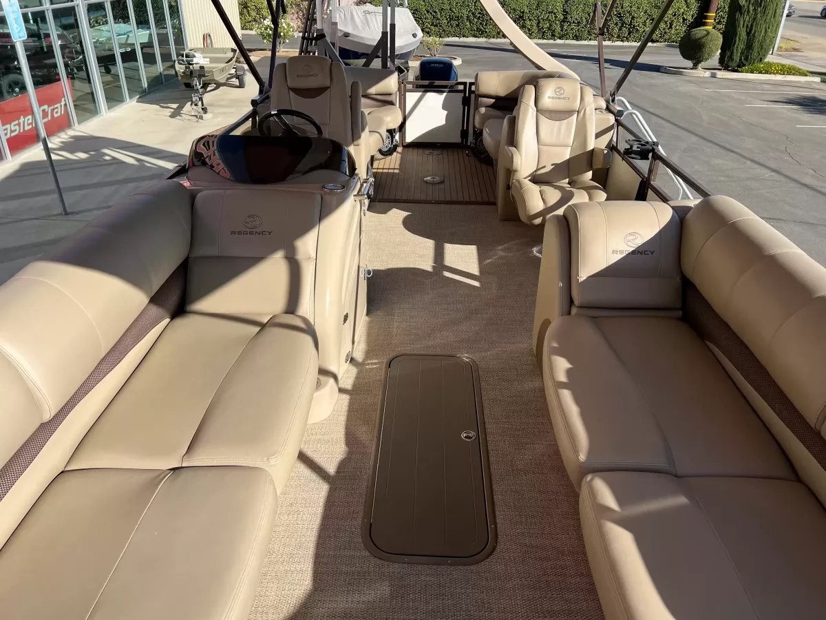 2017 Regency 254 LE-6