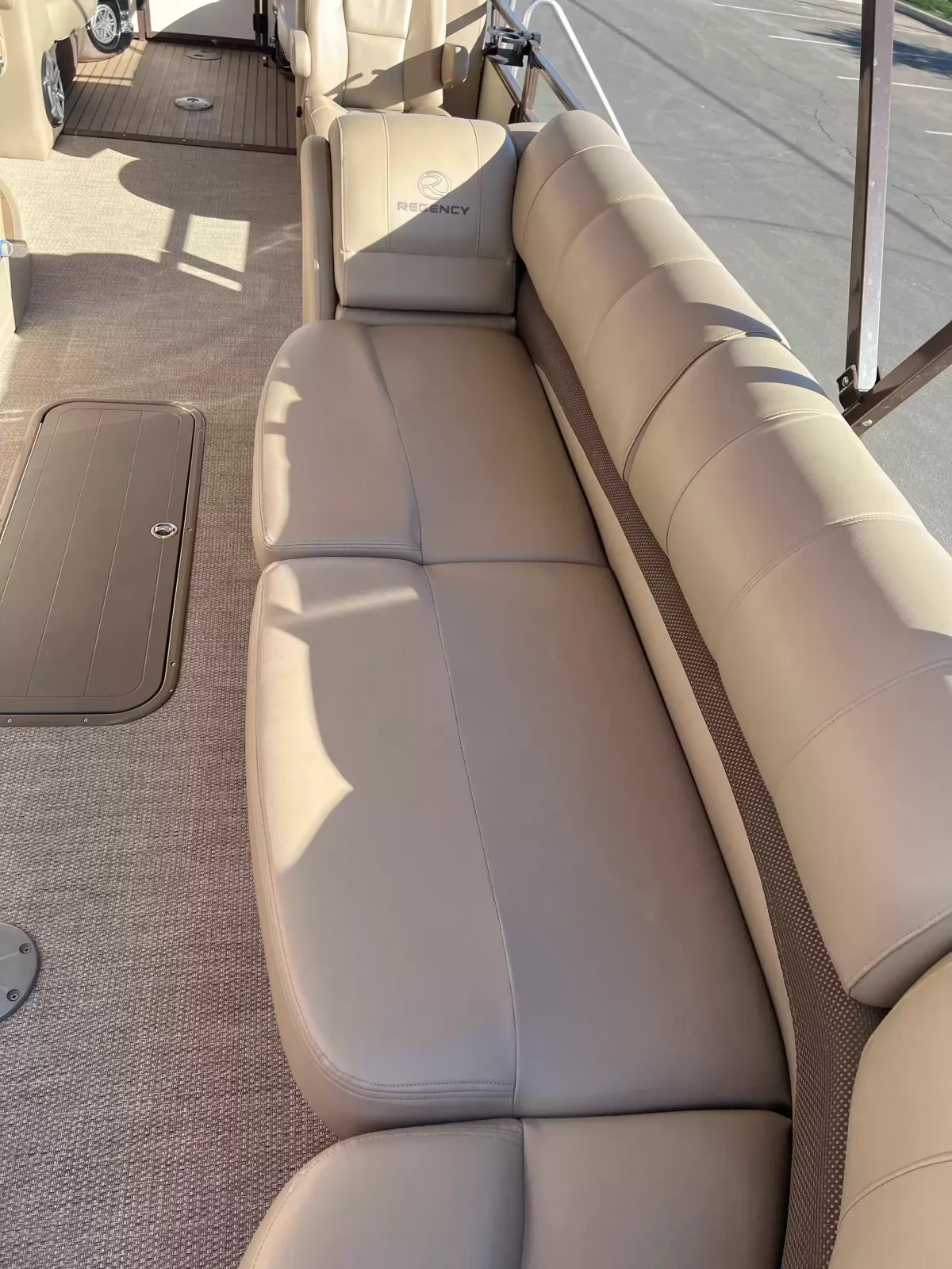 2017 Regency 254 LE-8