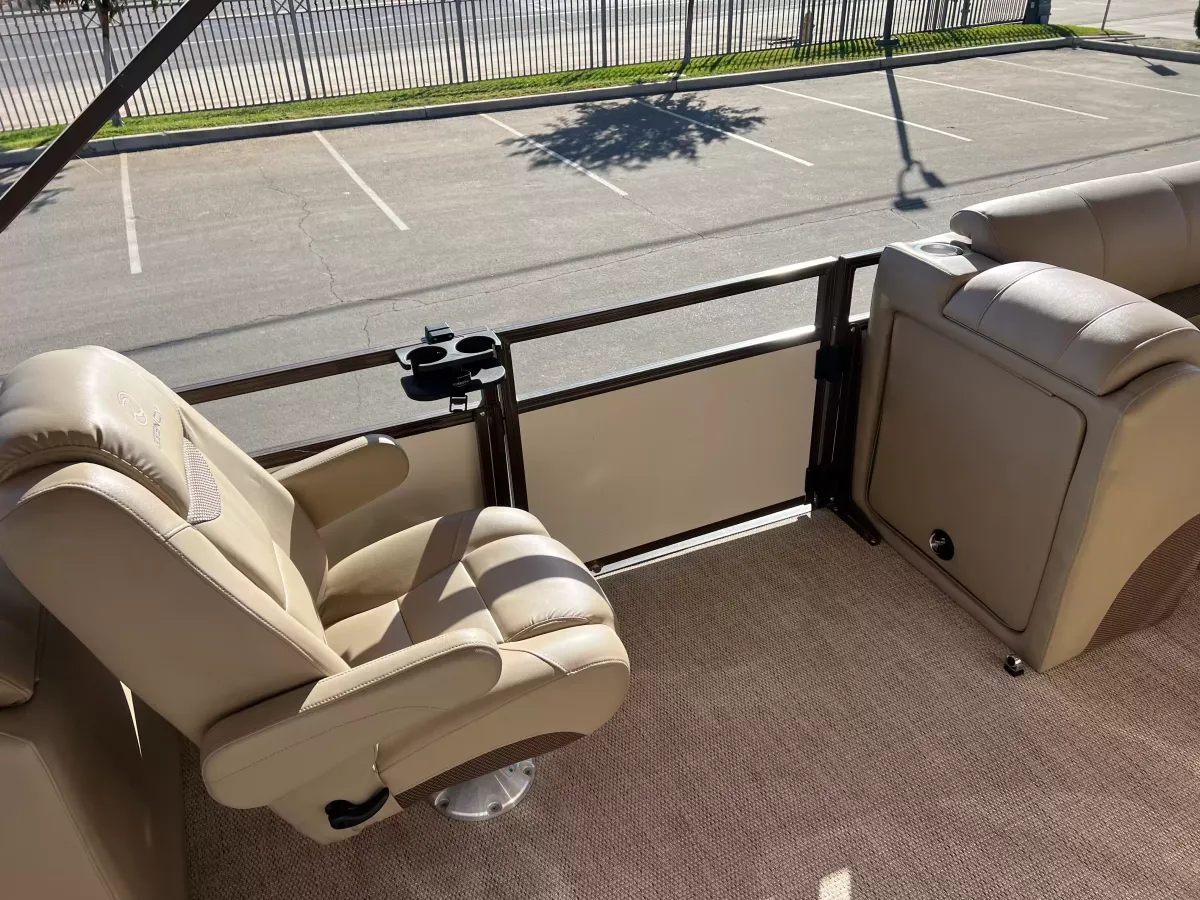 2017 Regency 254 LE-12