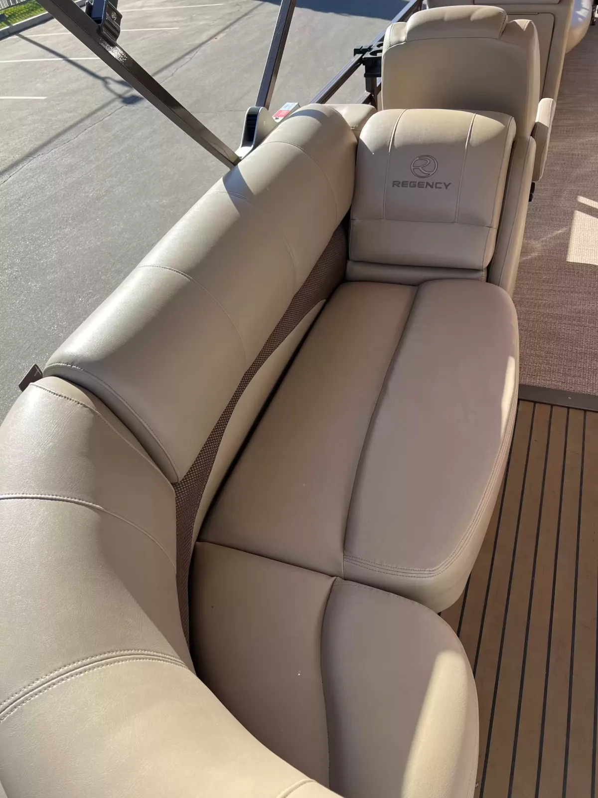 2017 Regency 254 LE-13