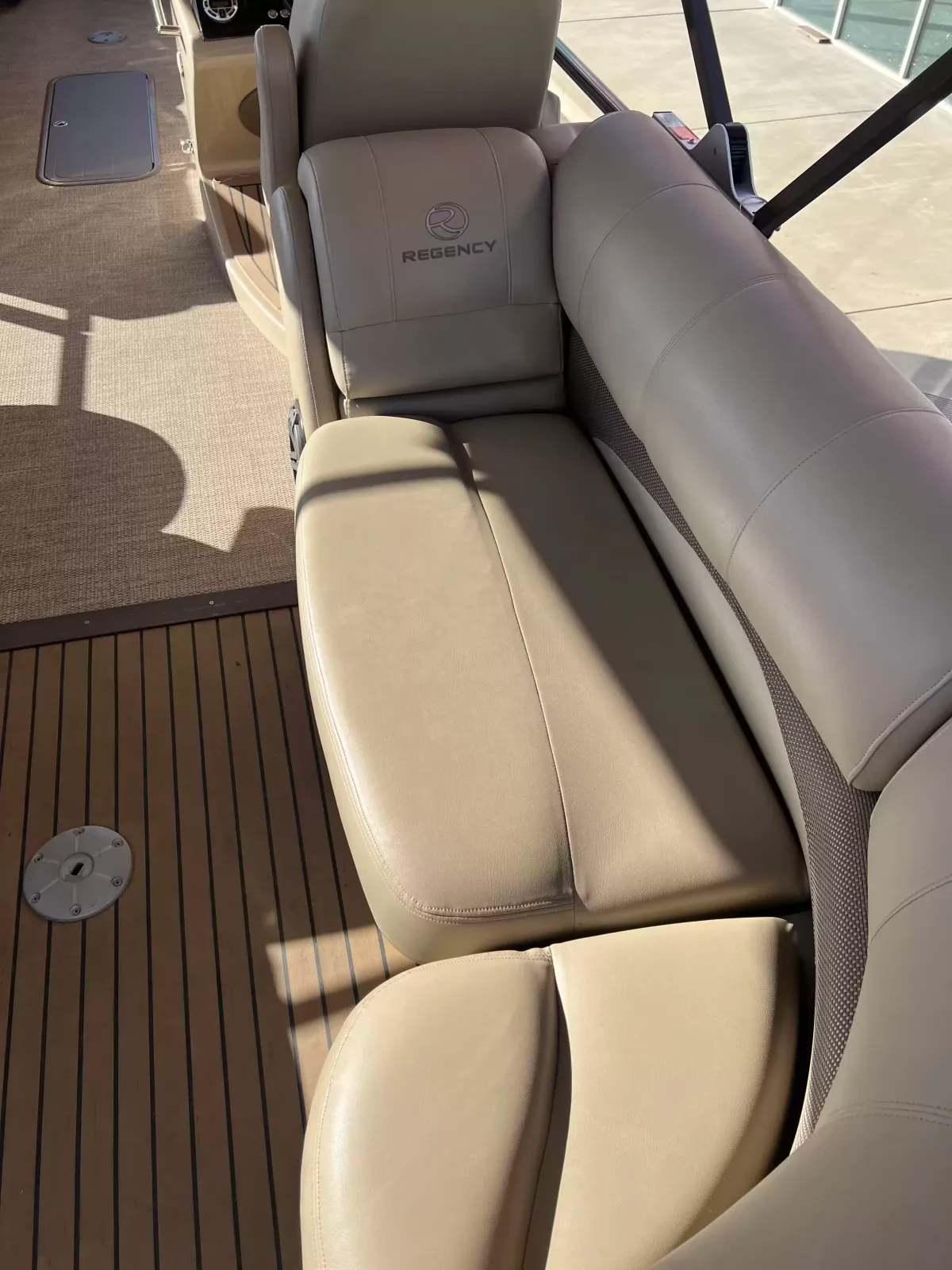 2017 Regency 254 LE-14