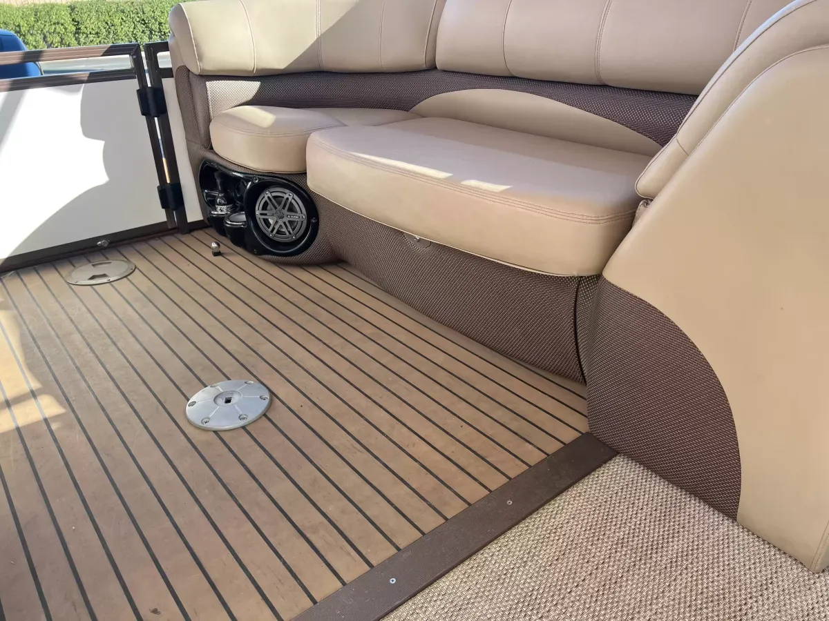 2017 Regency 254 LE-20