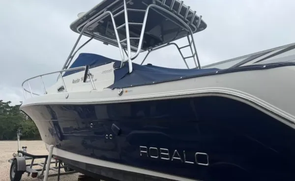 2015 Robalo R305 WALKAROUND detail image 1