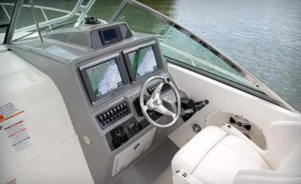2015 Robalo R305 WALKAROUND detail image 6