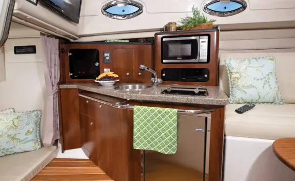 2015 Robalo R305 WALKAROUND detail image 12