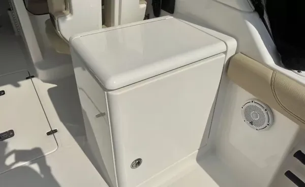 2019 Pursuit DC 265 detail image 12
