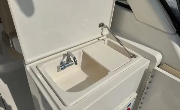 2019 Pursuit DC 265 detail image 13