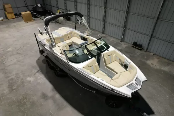 2027 Mastercraft XT22-19