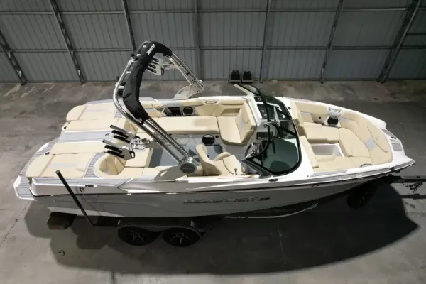2027 Mastercraft XT22-3