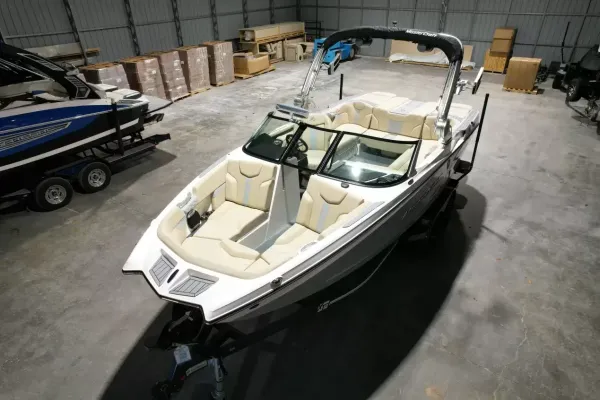 2027 Mastercraft XT22-15