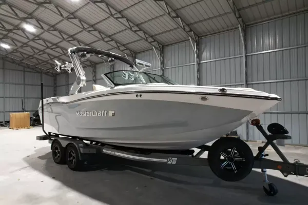 2027 Mastercraft XT22-18