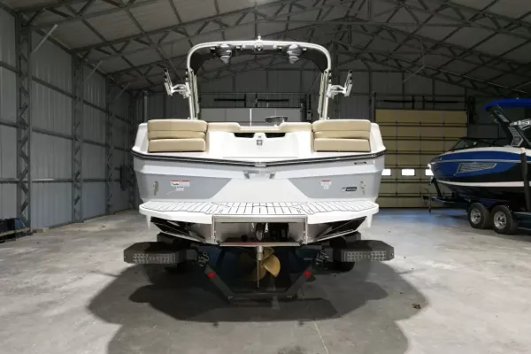 2027 Mastercraft XT22-11