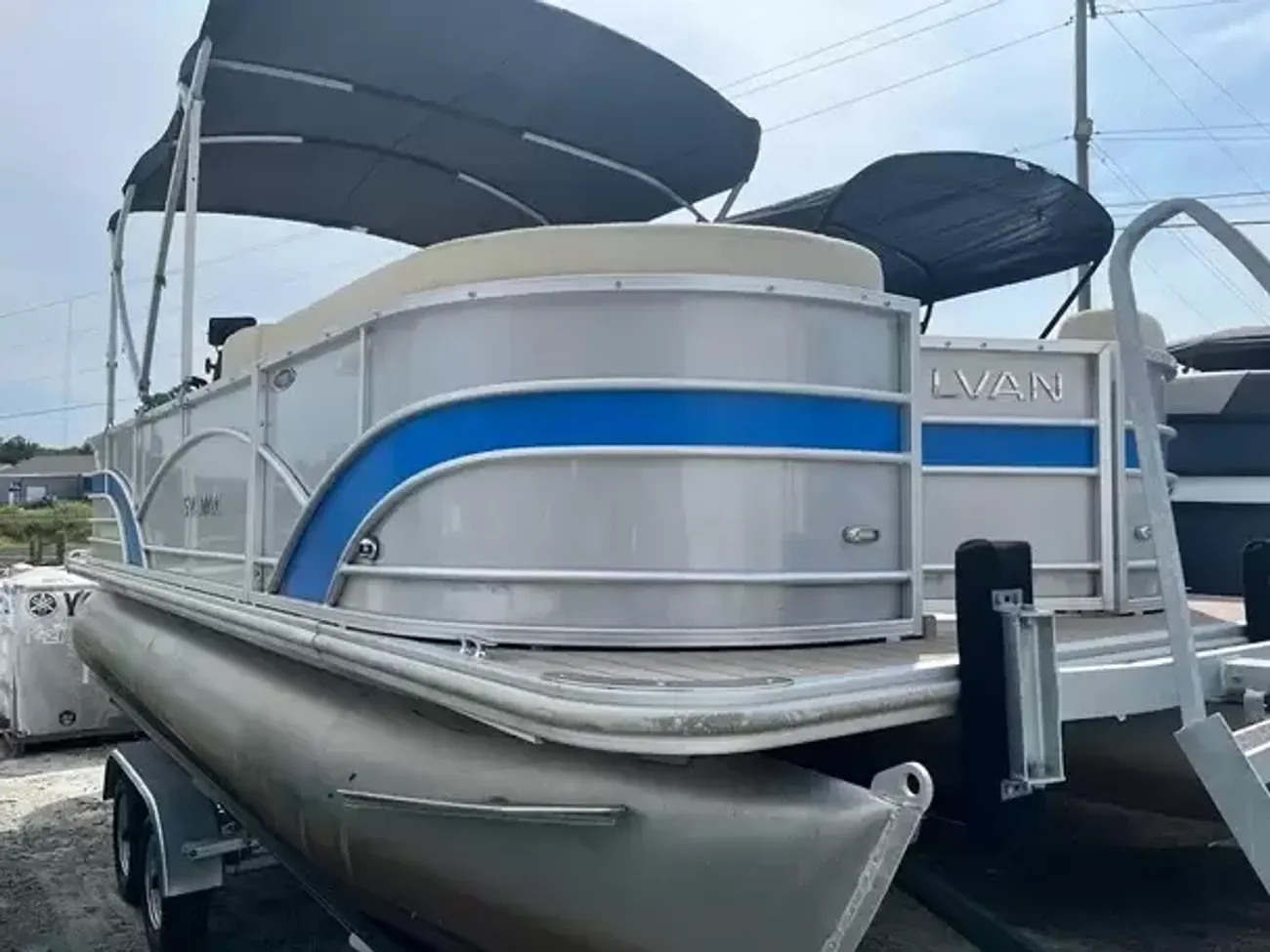 2019 Sylvan Mirage 8520 Cruise-2