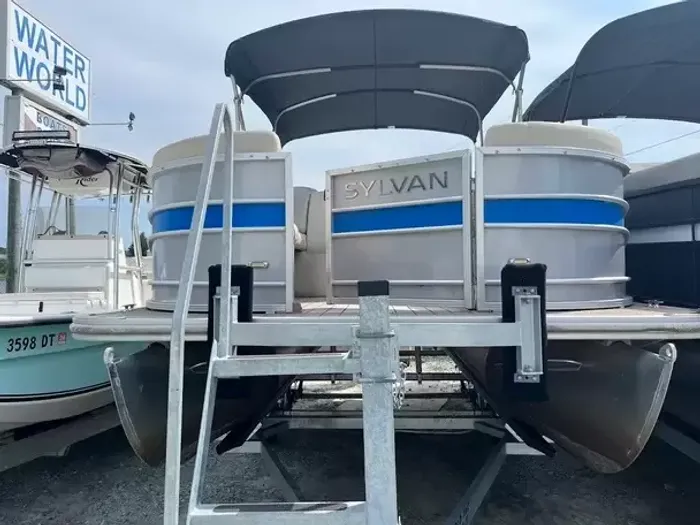 2019 Sylvan Mirage 8520 Cruise0
