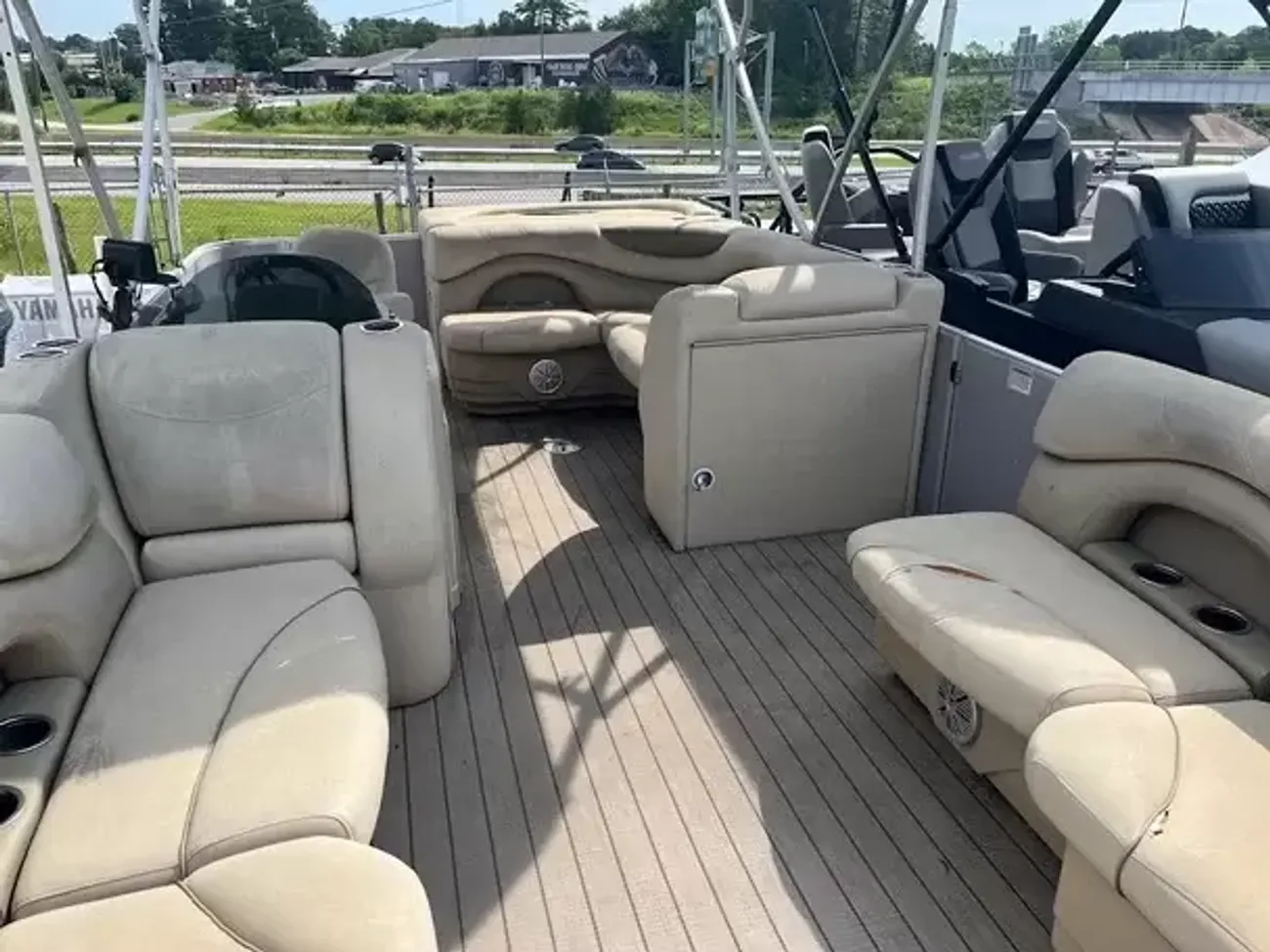 2019 Sylvan Mirage 8520 Cruise-4