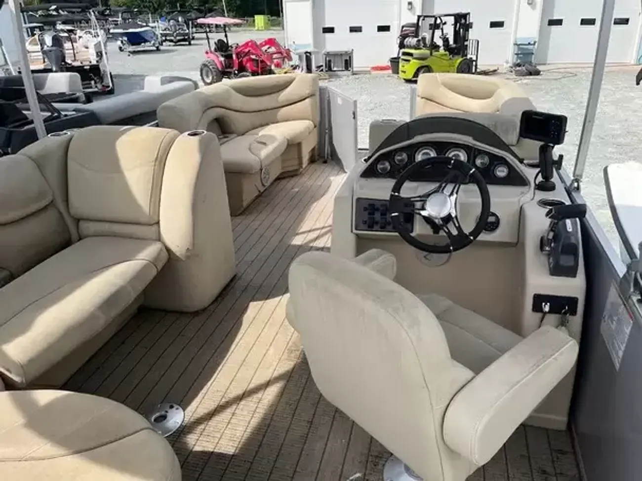 2019 Sylvan Mirage 8520 Cruise-6