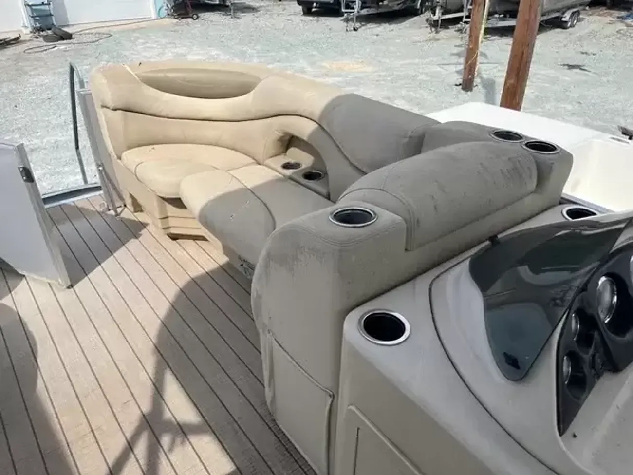 2019 Sylvan Mirage 8520 Cruise-10