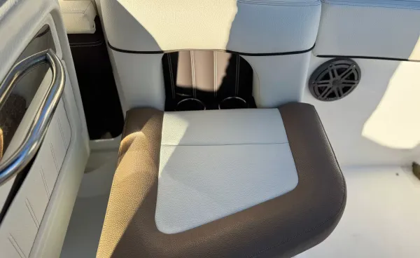 2022 Cobalt 23 SC detail image 21