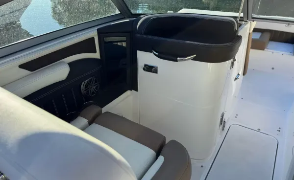2022 Cobalt 23 SC detail image 23