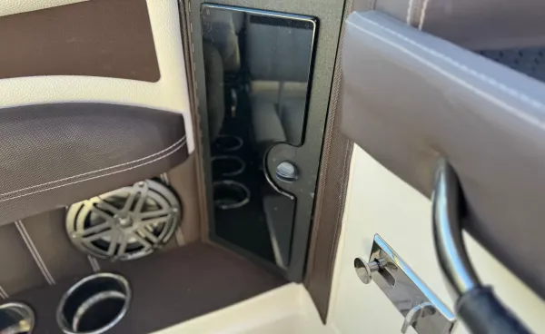 2022 Cobalt 23 SC detail image 25