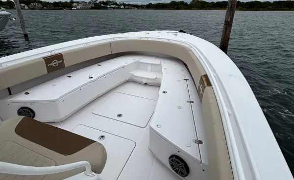 2018 Fountain 34 CC detail image 11