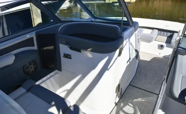 2020 Cobalt 23 SC detail image 8