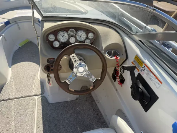 2008 Glastron GT225-3