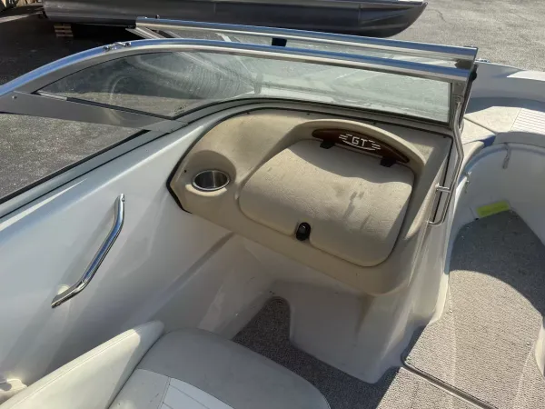 2008 Glastron GT225-4
