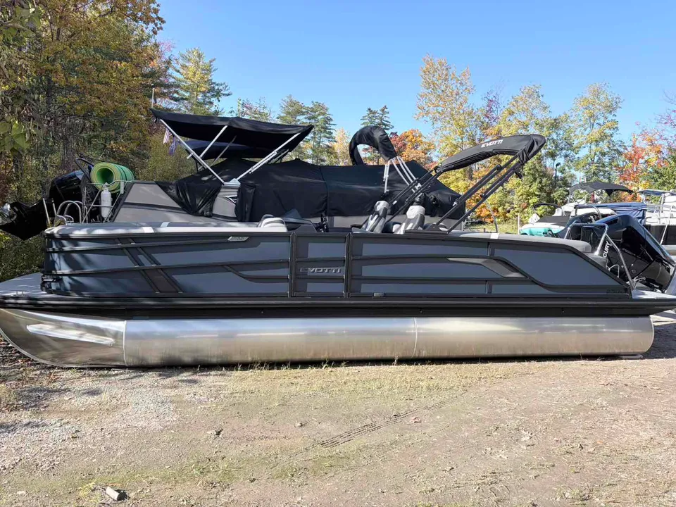 2027 Evotti 725 Quad Lounge